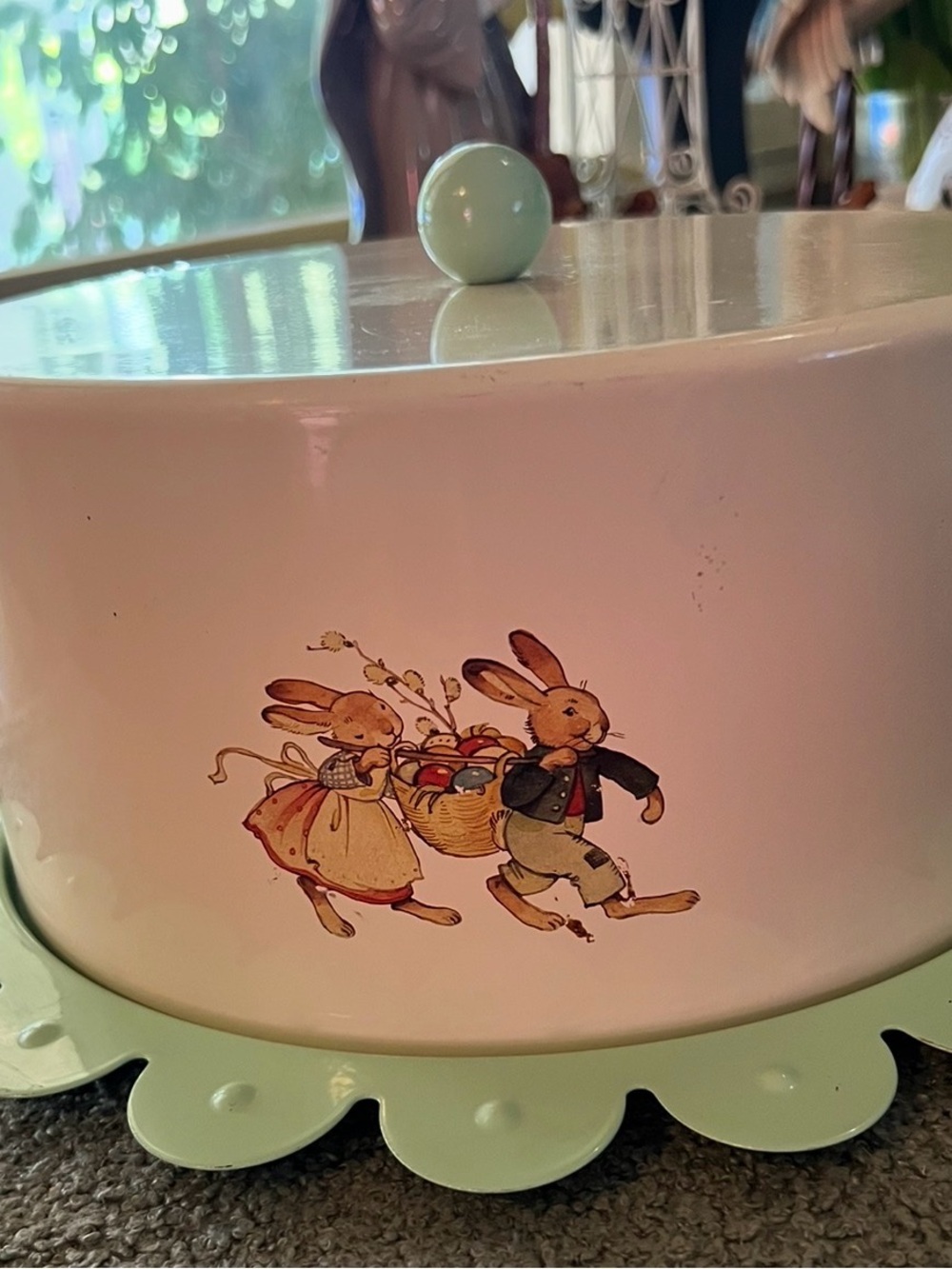Vintage World Market Retro Metal Cake Carrier Royal Doulton Bunnykins EUC 2000